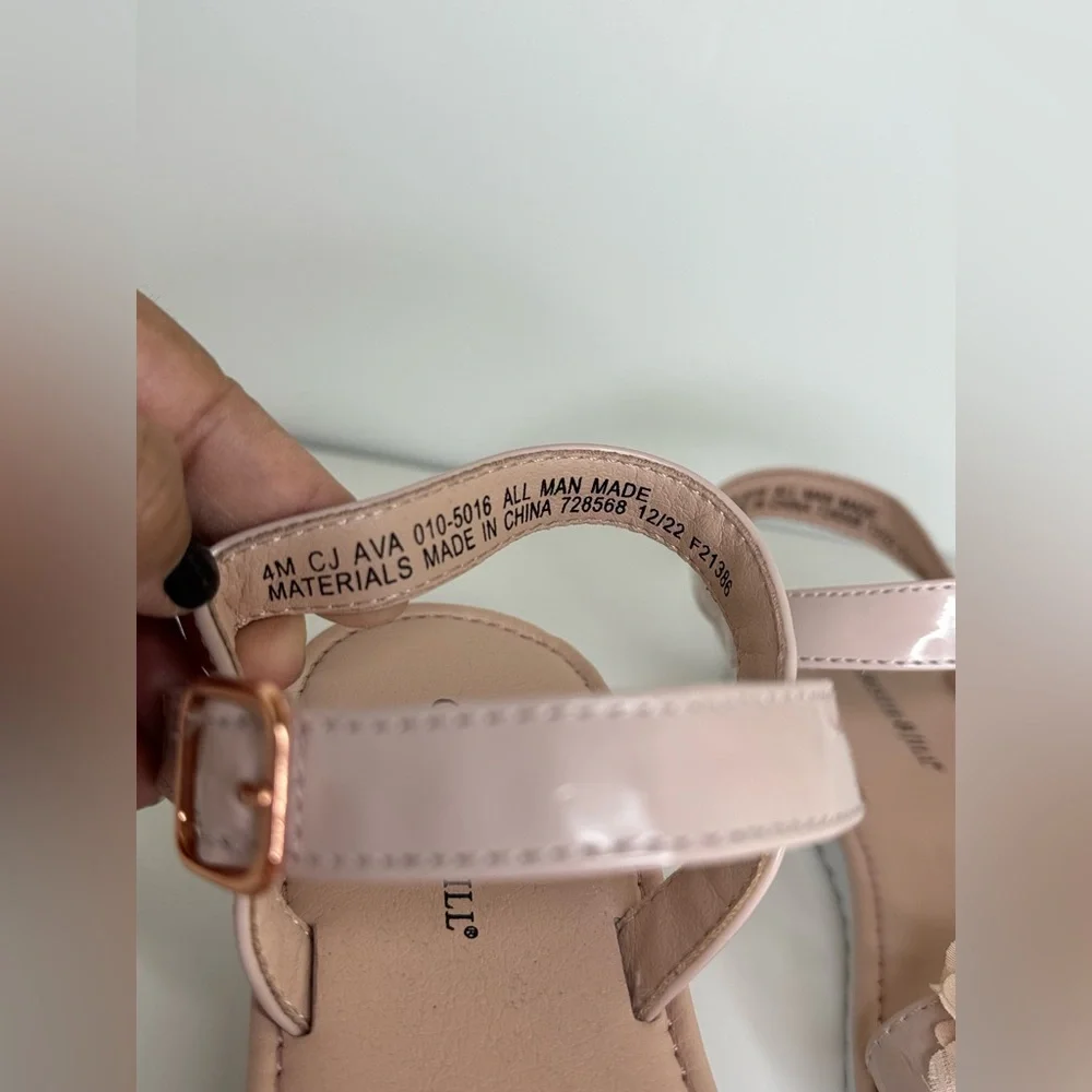 Kids Sandals/ size 4